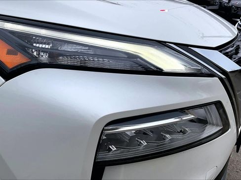 Used 2023 Nissan Rogue SV w/ SV Premium B Package image 27