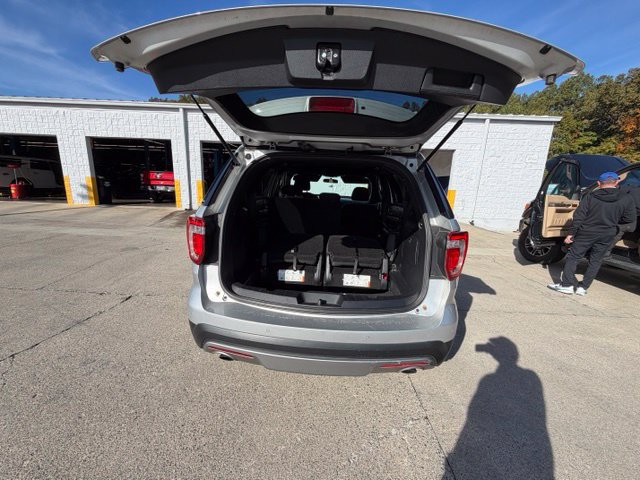 Used 2016 Ford Explorer XLT FWD image 35
