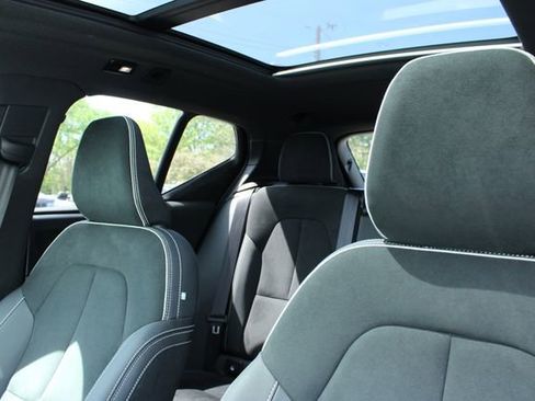 Used 2025 Volvo XC40 B5 Plus image 15