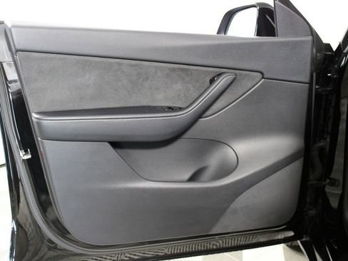 Used 2021 Tesla Model Y Long Range image 7