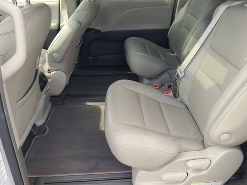 Certified 2018 Toyota Sienna XLE image 12