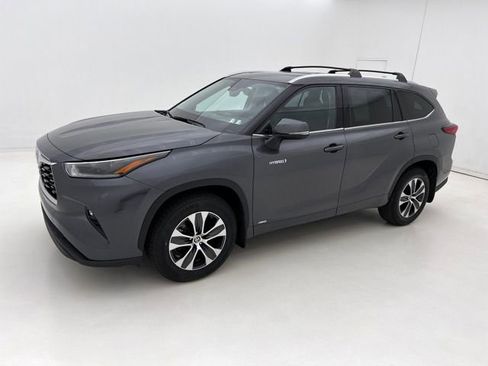 Used 2021 Toyota Highlander XLE AWD/4WD image 5