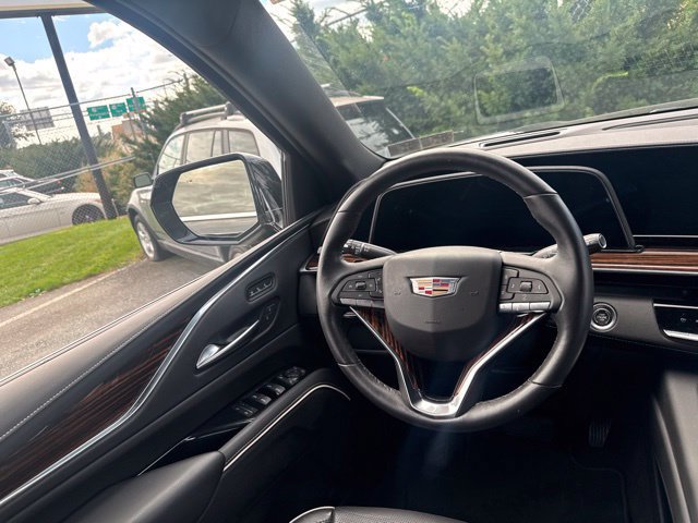 Used 2023 Cadillac Escalade Premium Luxury AWD/4WD image 23