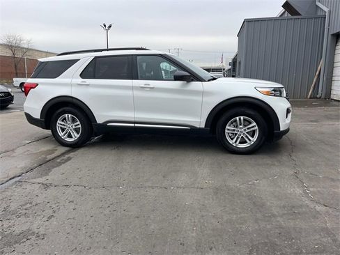 Used 2023 Ford Explorer XLT image 2