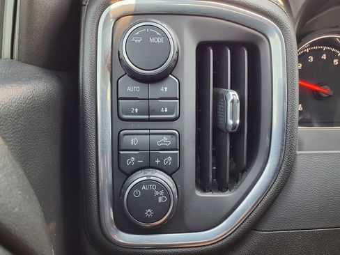 Used 2021 Chevrolet Silverado 1500 LT Trail Boss w/ Convenience Package II AWD/4WD image 18