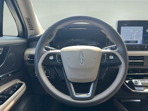 Certified 2023 Lincoln Corsair AWD w/ Equipment Group 101A image 12