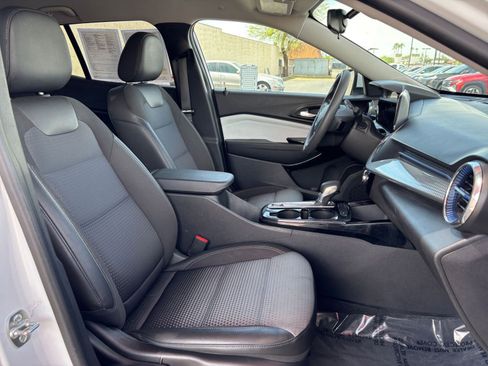 Used 2025 Chevrolet Trax LT image 35