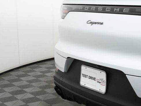 Certified 2023 Porsche Cayenne Platinum Edition AWD/4WD image 25