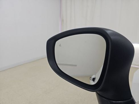 Used 2023 Chrysler Pacifica Touring-L FWD image 13