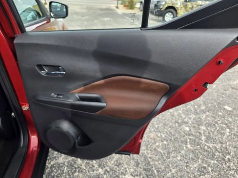 Used 2018 Nissan Kicks SR FWD image 14