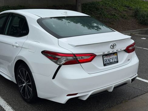 Used 2019 Toyota Camry SE w/ Carpet Mat Package FWD image 18