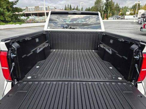 Certified 2025 Toyota Tacoma SR5 AWD/4WD image 16