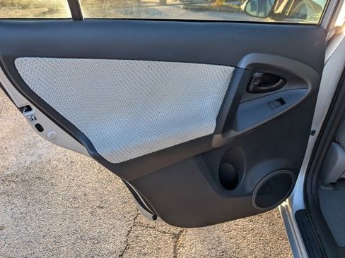 Used 2014 Toyota RAV4 EV image 17