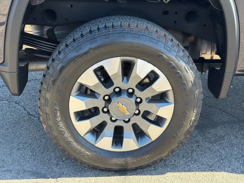 Used 2024 Chevrolet Silverado 2500 Custom w/ Custom Value Package AWD/4WD image 10