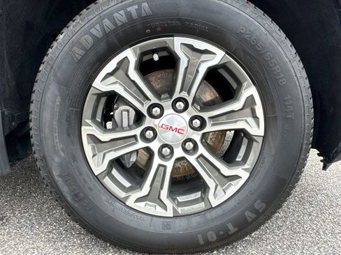 Used 2025 GMC Sierra 1500 SLT AWD/4WD image 14