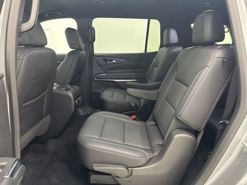 Used 2025 Chevrolet Traverse LT image 26