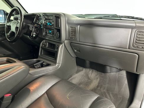 Used 2004 Chevrolet Avalanche 2500 w/ Preferred Equipment Group AWD/4WD image 27