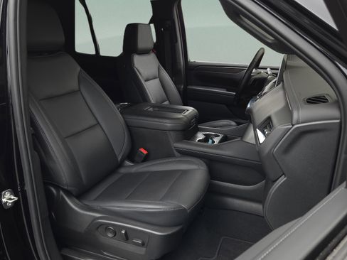 Used 2023 Chevrolet Tahoe Z71 w/ Luxury Package image 15