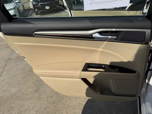 Used 2014 Ford Fusion SE w/ Equipment Group 202A image 14