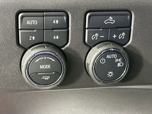 Used 2025 Chevrolet Silverado 1500 LT w/ Z71 Off-Road Package image 38