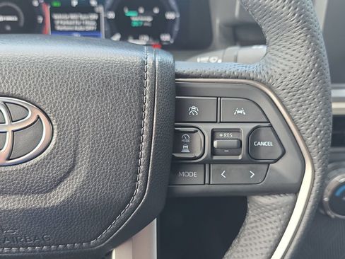 Used 2025 Toyota Tacoma TRD Off-Road AWD/4WD image 18