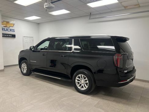 Used 2025 Chevrolet Suburban LT image 9