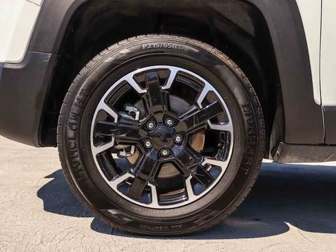 Used 2023 Jeep Renegade Latitude AWD/4WD image 11