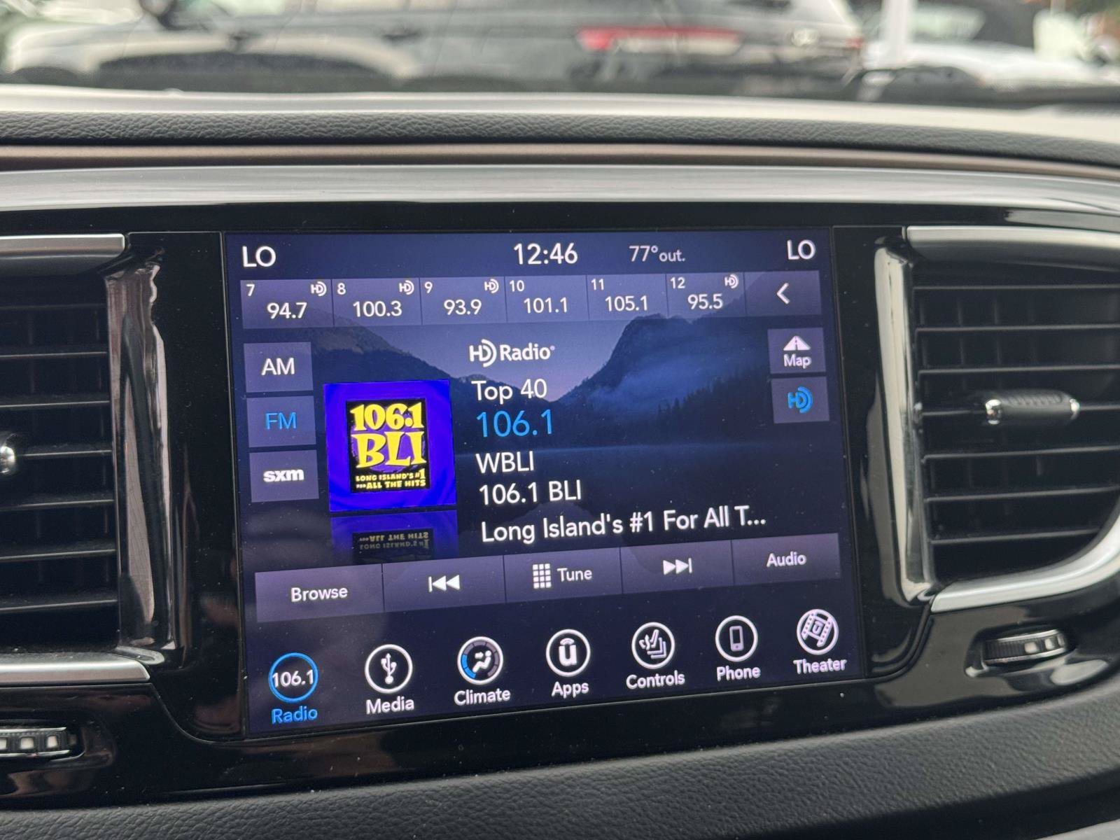 Used 2018 Chrysler Pacifica Touring-L Plus FWD image 24