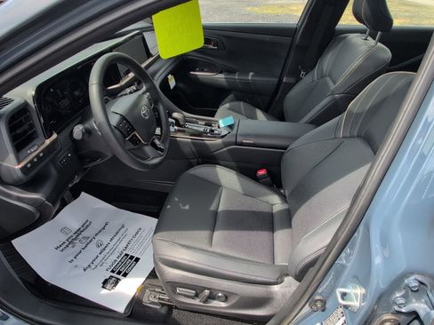 Certified 2025 Toyota Crown Signia w/ Advanced Technology Package image 18