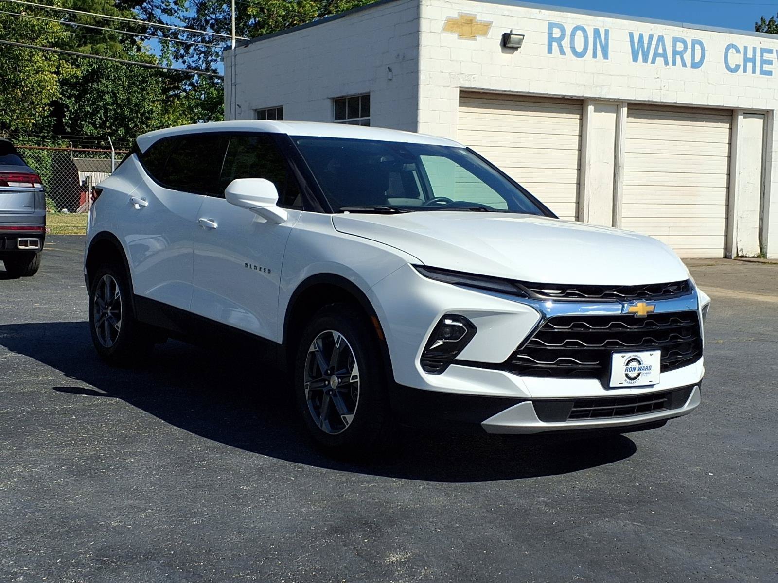 Used 2025 Chevrolet Blazer LT FWD image 5