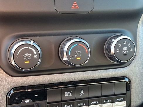 Used 2024 RAM 2500 Tradesman w/ Chrome Appearance Group image 15