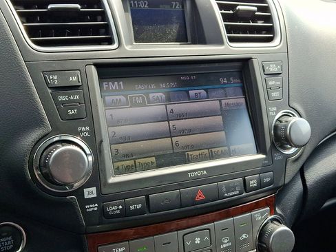 Used 2012 Toyota Highlander Limited w/ Tow Pkg AWD/4WD image 17