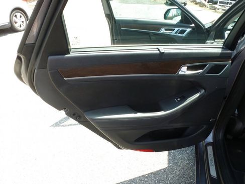 Used 2015 Hyundai Genesis 5.0 RWD image 35