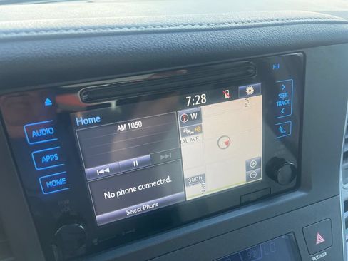 Used 2017 Toyota Sienna XLE Premium FWD image 24