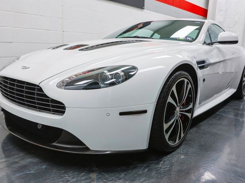 Used 2011 Aston Martin V12 Vantage Coupe image 8