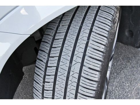 Used 2024 Mercedes-Benz GLE 450 4MATIC w/ AMG Line Exterior image 32