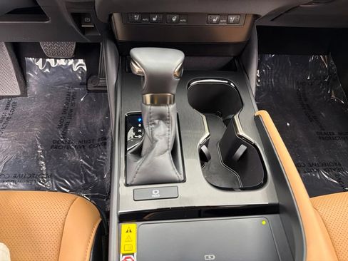 Used 2025 Lexus ES 350 w/ Premium Package FWD image 16