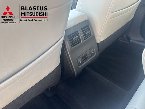 Used 2024 Mitsubishi Outlander SEL AWD/4WD image 40
