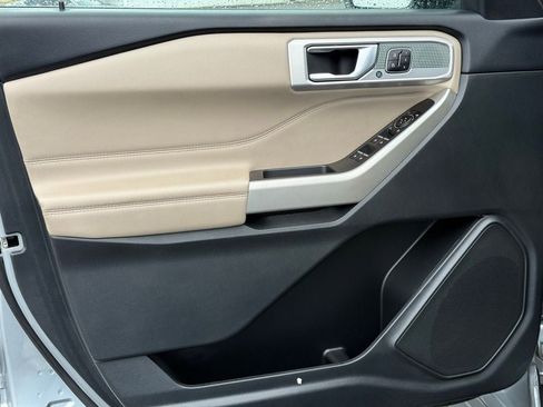 Used 2023 Ford Explorer Limited w/ Equipment Group 301A image 18