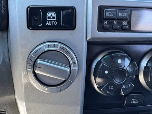 Used 2005 Toyota 4Runner SR5 AWD/4WD image 18
