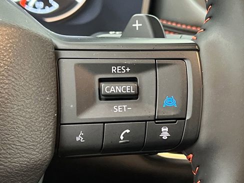 Used 2025 Nissan Rogue SV AWD/4WD image 39
