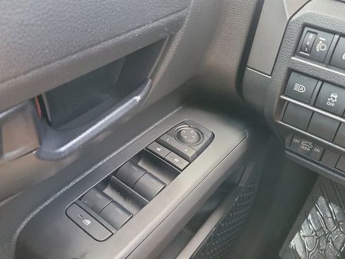 Certified 2024 Toyota Tacoma SR5 AWD/4WD image 18