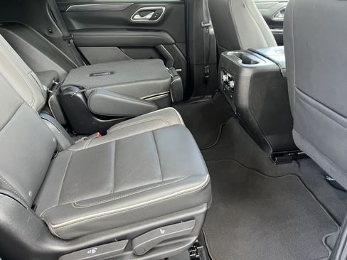 Used 2024 GMC Yukon SLT w/ SLT Luxury Package AWD/4WD image 24