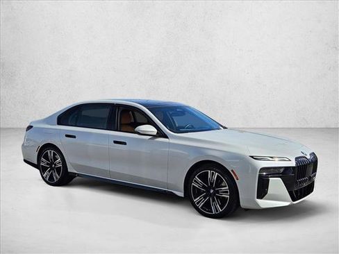 Used 2023 BMW 740i w/ Parking Assistance Package RWD image 3