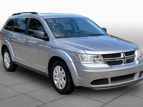 Used 2018 Dodge Journey SE FWD image 3