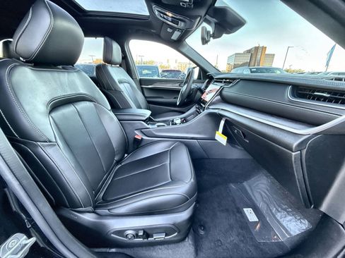 New 2025 Jeep Grand Cherokee Limited w/ Luxury Tech Group II image 27