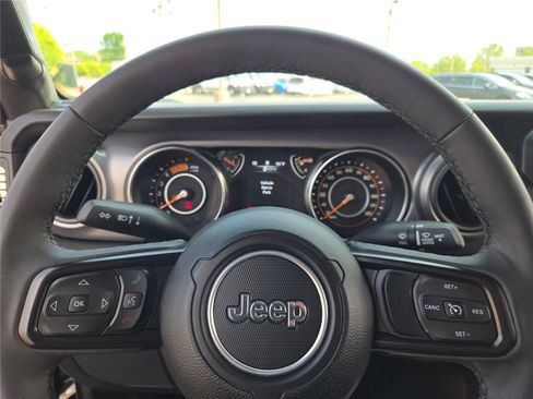 Used 2023 Jeep Gladiator Sport AWD/4WD image 36
