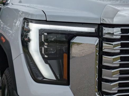 New 2026 GMC Sierra 2500 Denali w/ Denali Reserve Package AWD/4WD image 9