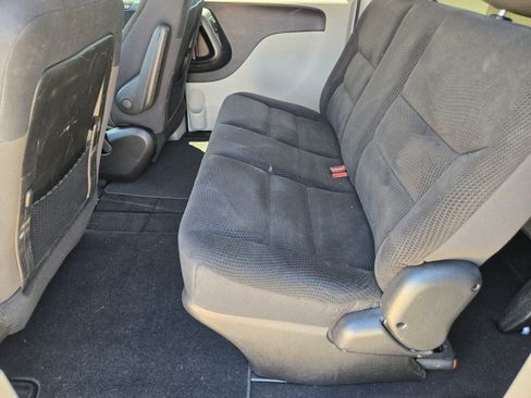 Used 2019 Dodge Grand Caravan SE w/ UConnect Hands-Free Group FWD image 8
