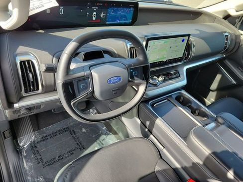 Used 2025 Ford Expedition Platinum AWD/4WD image 15